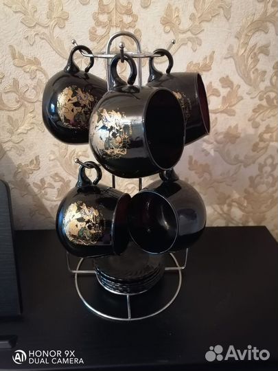 Комплект чашек с блюдцами на подставке