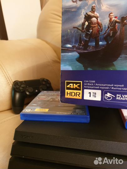 PlayStation 4 Pro 1TB (CUH-7208B)новая