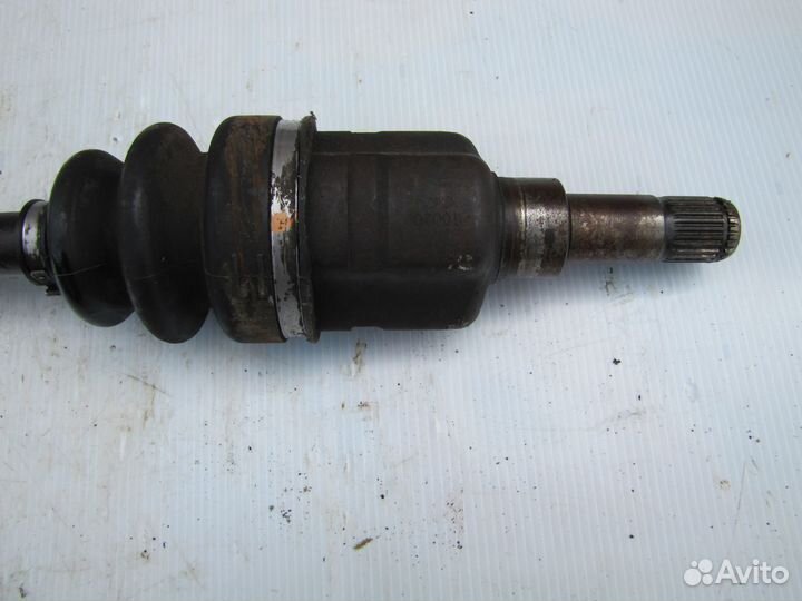 Chrysler Neon полуось правая передняя