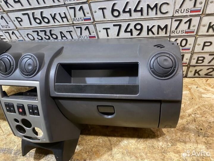 Торпедо Renault Logan 1.6 2008