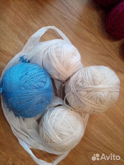 Нитки мулине, шерсть. Пяльцы и канва