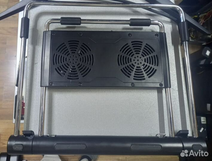 Охлаждающая подставка под ноутбук