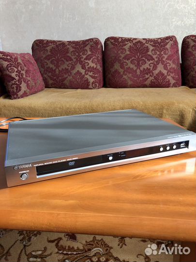 Плеер Yamaha DVD-S663