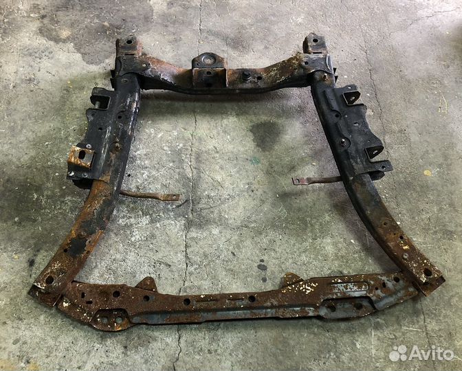 Подрамник Рено Дастер