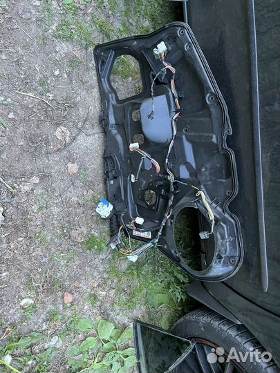 Обшивка двери передняя правая дверь мазда 6gg
