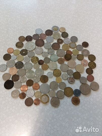 100 монет разных стран