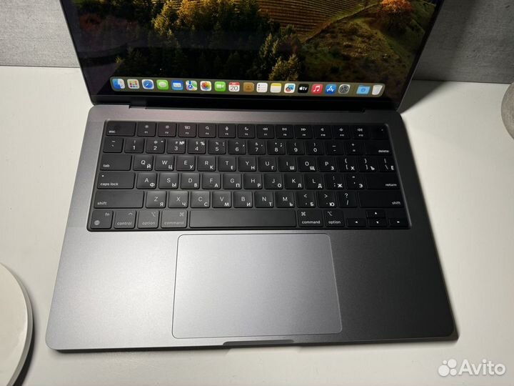 MacBook Pro 14 2023 M3 8гб/1024гб (5 циклов)