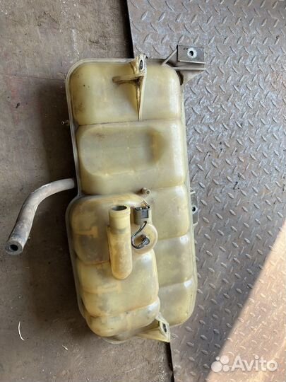 Бачок расширительный на volvo FM