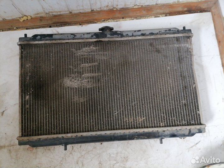 Радиатор охлаждения двигателя Nissan Primera P11
