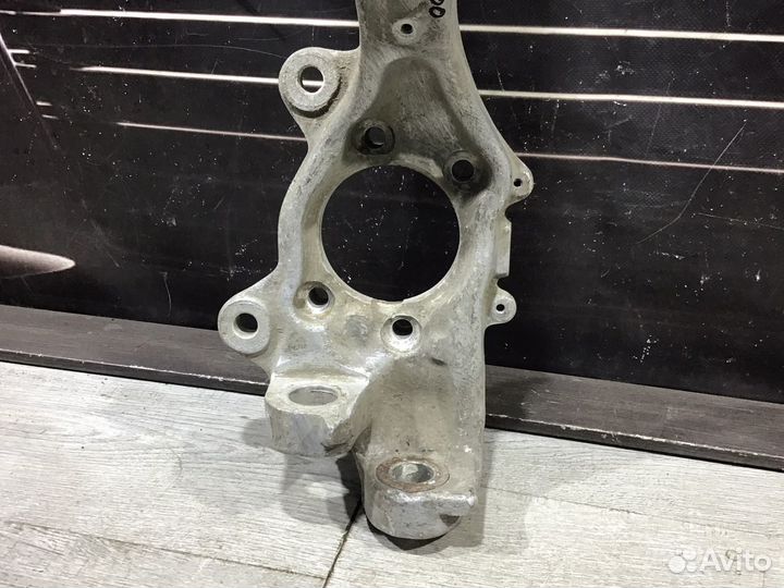 Кулак левый передний Audi A8 D3