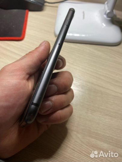 Телефон iPhone 8