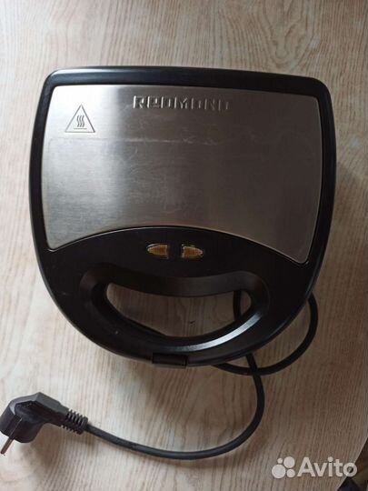 Электрическая вафельница бу