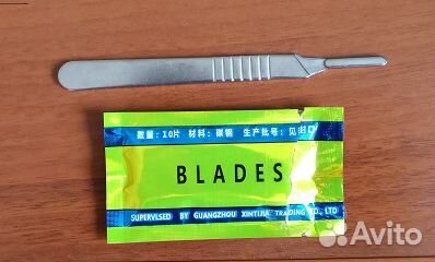 Скальпель со сменными лезвиями. новый