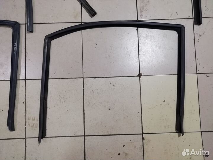 Уплотнители стекол направляющие Mercedes W220 Long