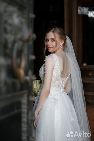 Свадебное платье 42 44 бу