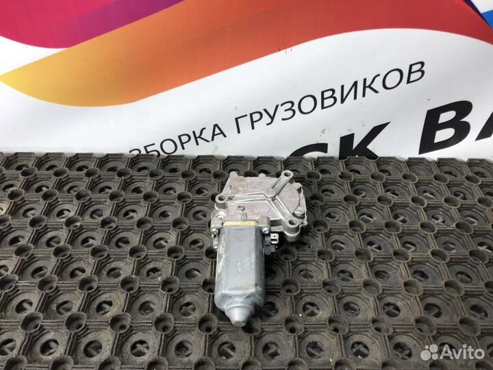 Моторчик стеклоподъемника правый