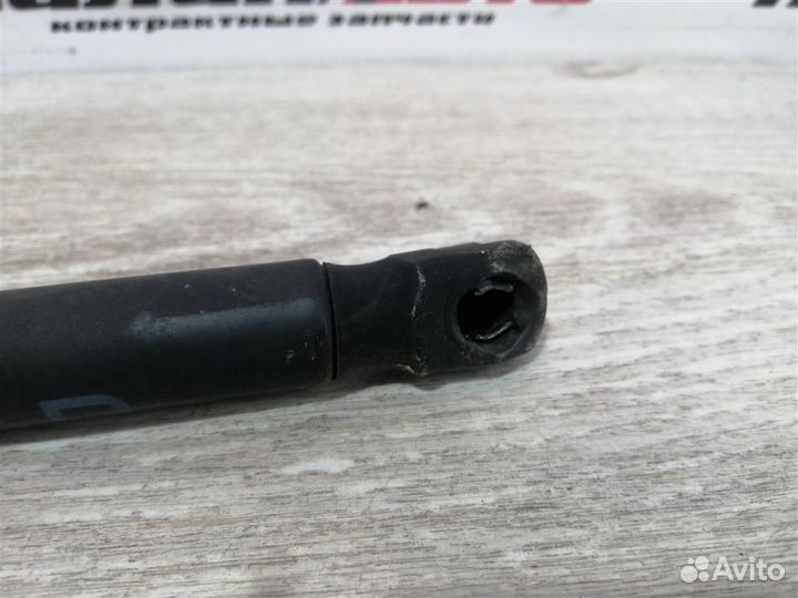 Амортизатор крышки багажника Мазда 3 BK бк