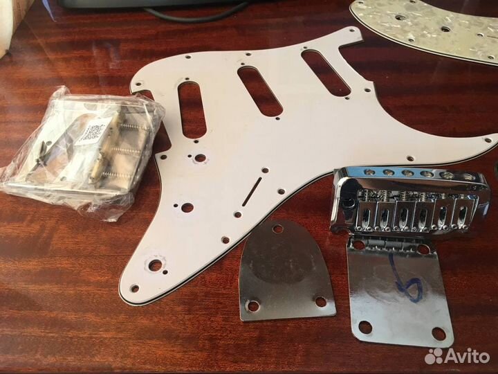 Для электрогитары, потенциометры, фурнитура, много
