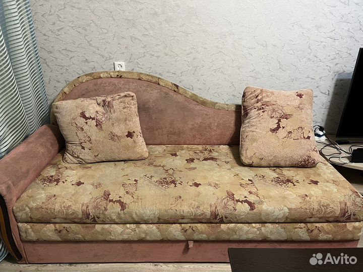 Диван