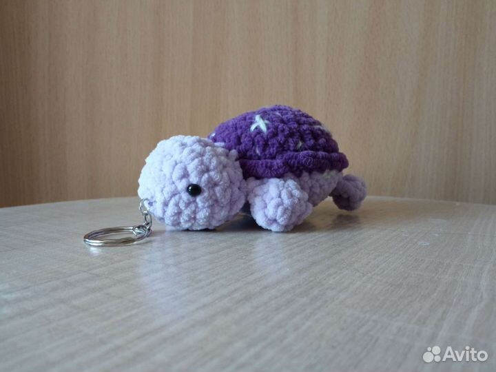 Вязаная черепашка брелок
