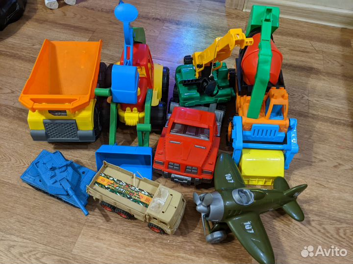 Игрушки пакетом машинки