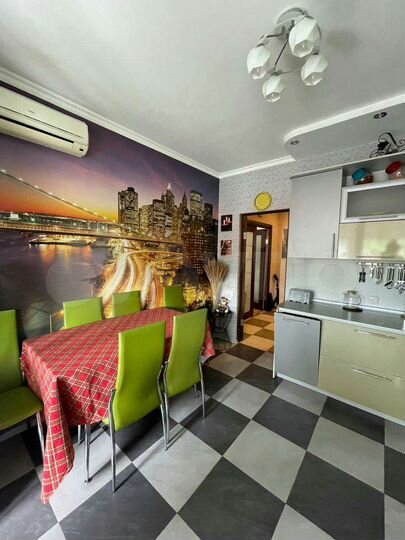 3-к. квартира, 92 м², 3/4 эт.