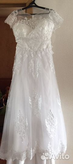 Свадебное платье со шлейфом