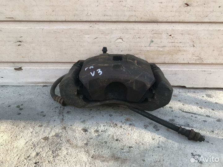 Суппорт передний правый Mitsubishi Galant 9