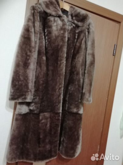 Шуба мутоновая с капюшоном 52-54 разм