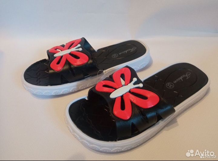 Шлепанцы чёрные с бабочками