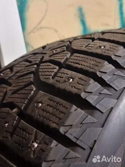 Bridgestone Blizzak Spike-02 SUV 285/60 R18