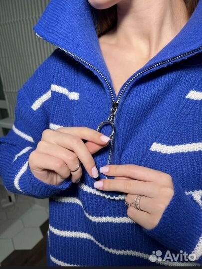 Свитер в полоску женский