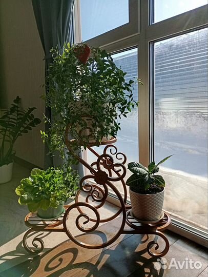 Подставка для цветов металлическая