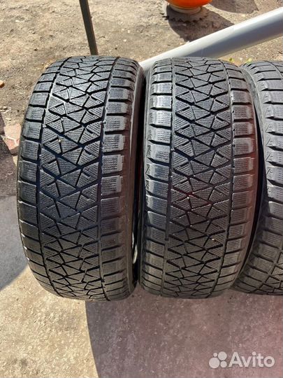 Bridgestone Blizzak DM-V2 275/50 R22