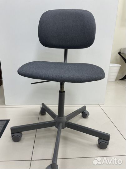 Офисное кресло