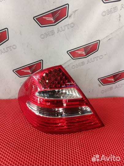 Фонарь задний левый Mercedes W211
