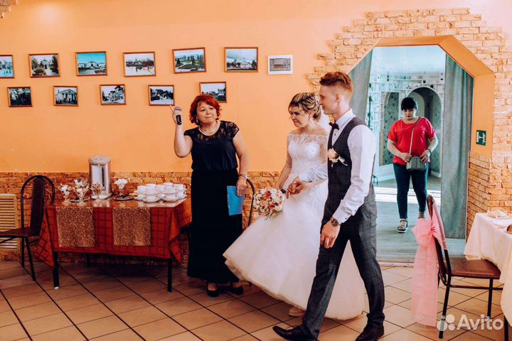 Ваша ведущая, и ди-джей