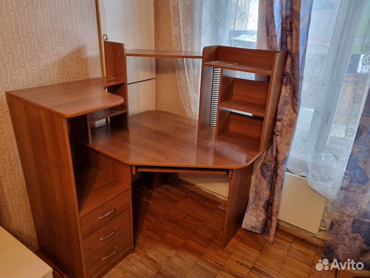 Компьютерный стол