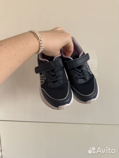 Кроссовки для девочки 35р