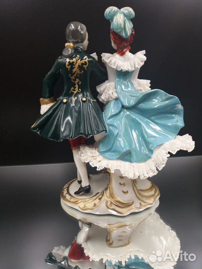 Фарфоровая статуэтка Дама с кавалером Volkstedt