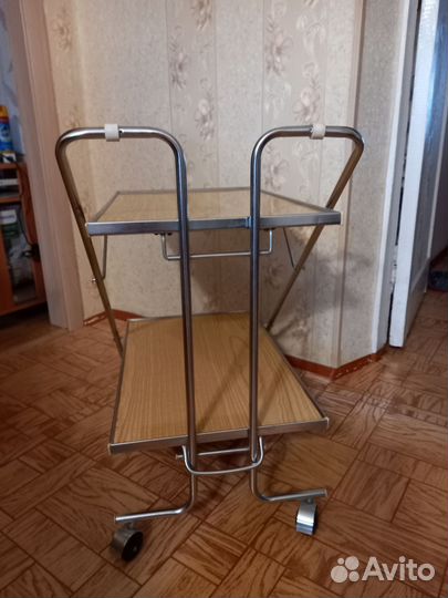 Столик сервировочный на колесах