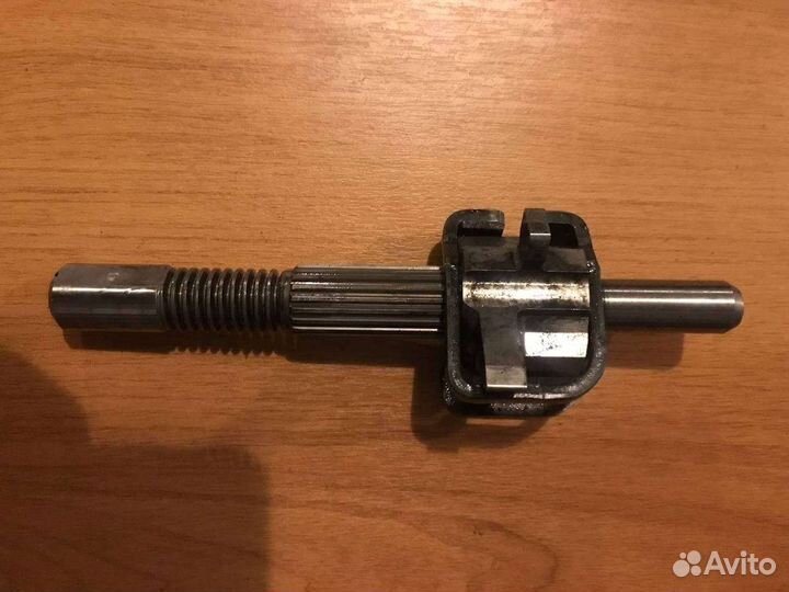 Вал механизма переключения передач Toyota Yaris