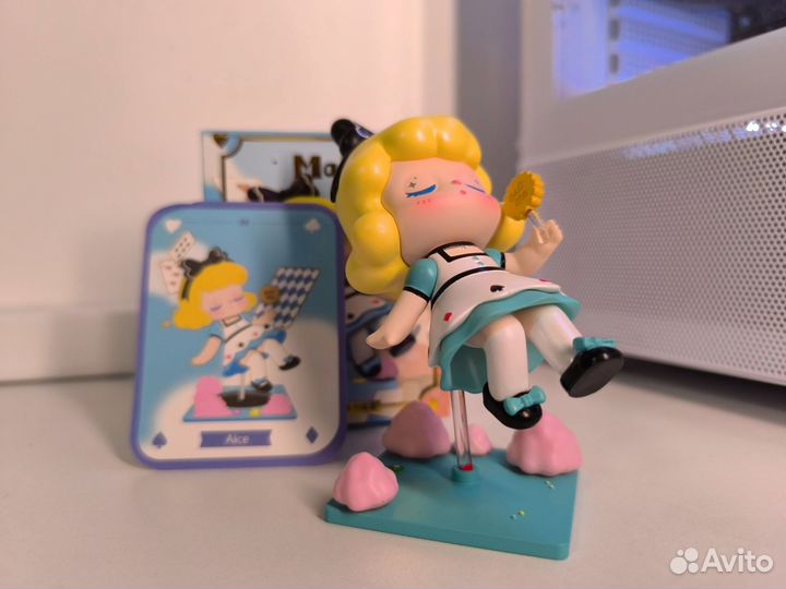 Алиса в стране чудес фигурка