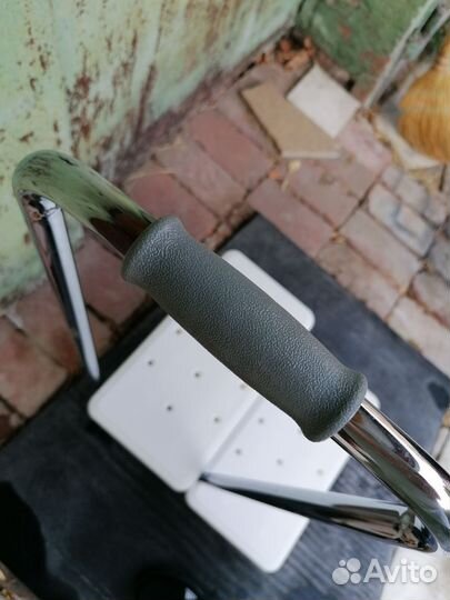 Ступеньки для ванной с поручнем