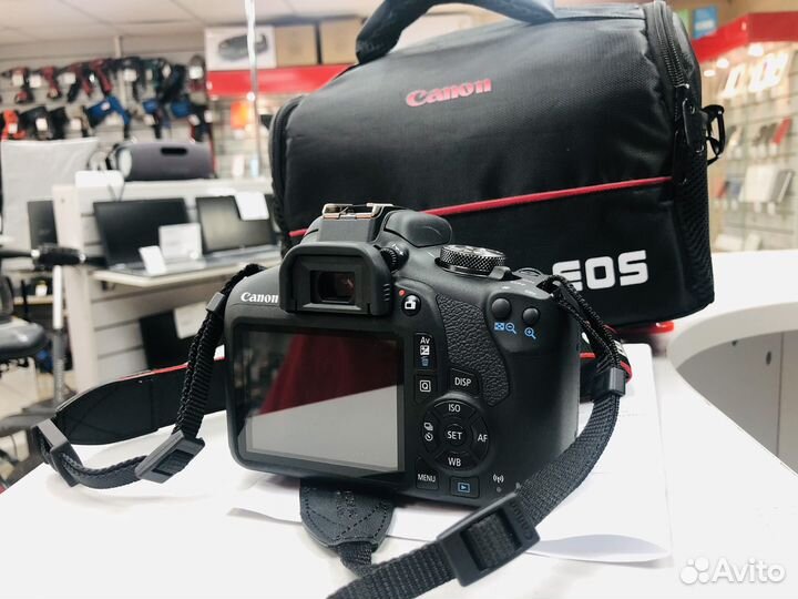 Зеркальный фотоаппарат canon eos 2000d