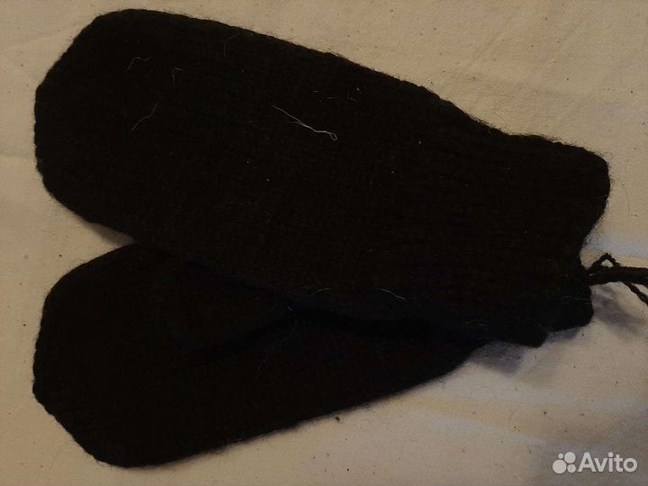 Вязанные изделия,носки и рукавички