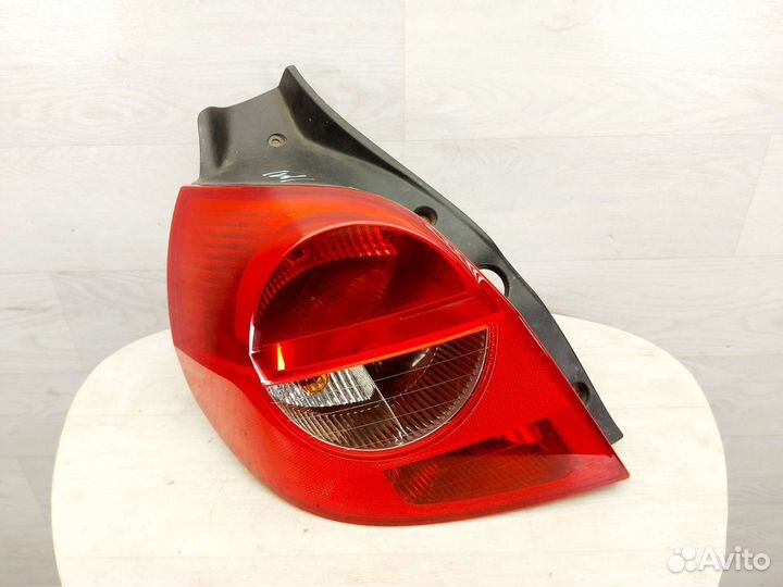 Фонарь задний левый Renault Clio 3. 2005-2009