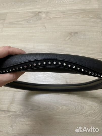 Кожаная оплетка на руль стразы