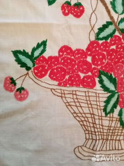 Салфетка винтажная с вышивкой