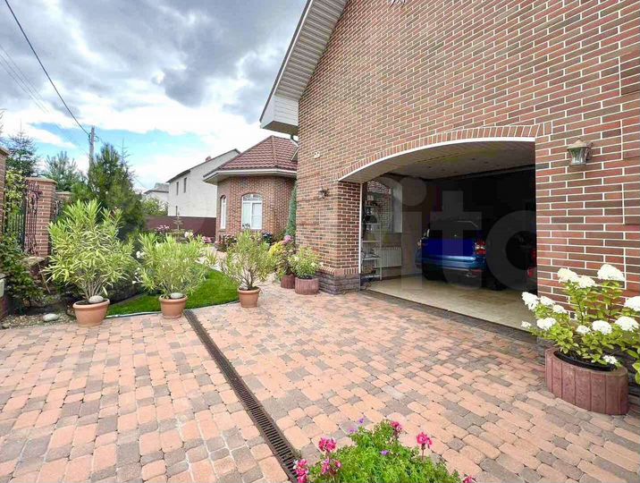 Дом 226 м² на участке 14 сот.